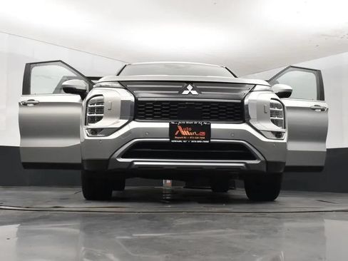 Used 2025 Mitsubishi Outlander SE AWD/4WD image 11