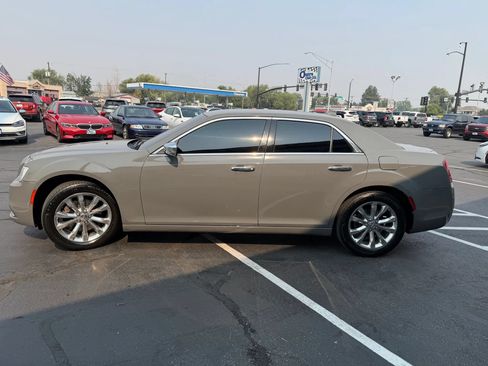 Used 2018 Chrysler 300 Limited AWD/4WD image 4