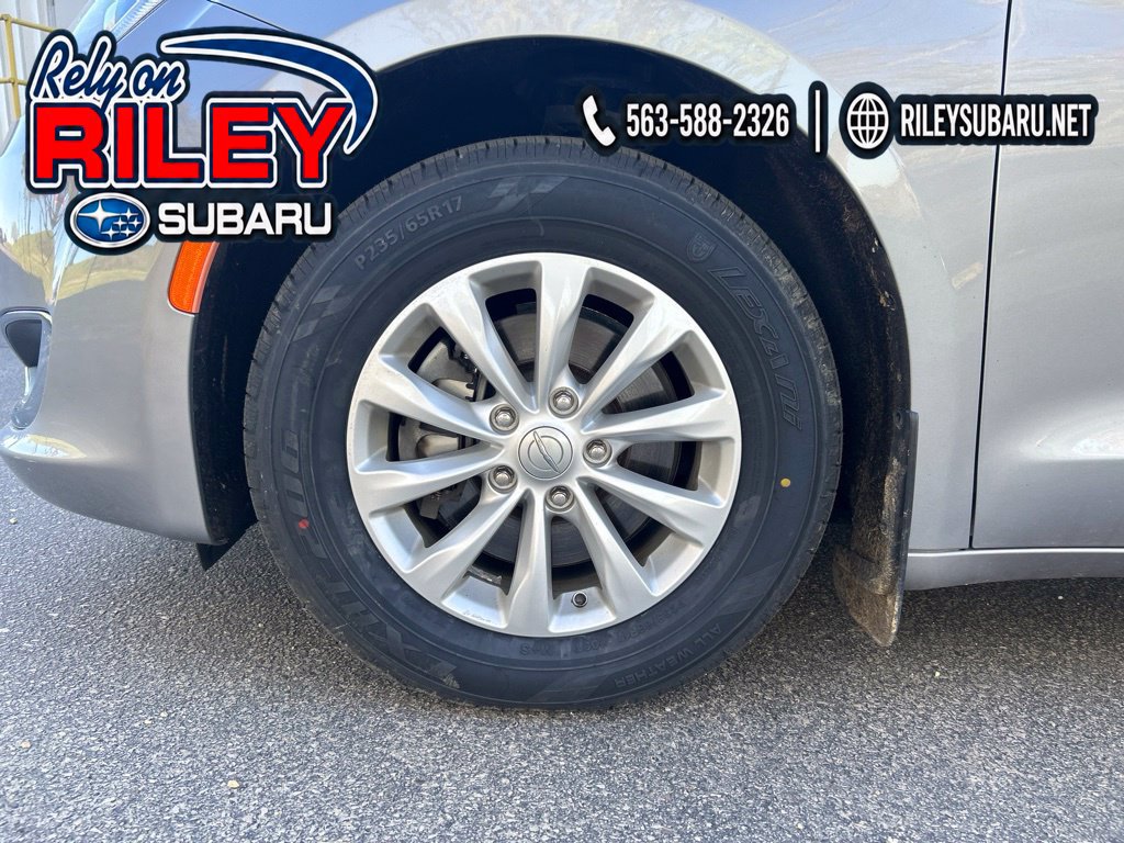 Used 2018 Chrysler Pacifica Touring Plus FWD image 10