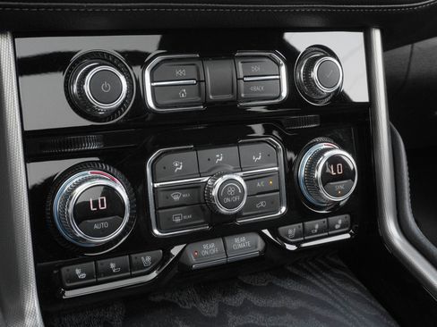 Used 2021 GMC Yukon Denali w/ LPO, Illumination Package AWD/4WD image 26