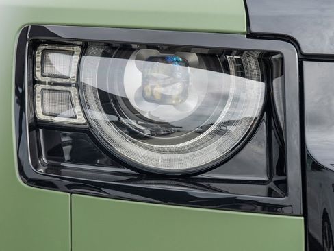 New 2025 Land Rover Defender 110 X-Dynamic SE image 10