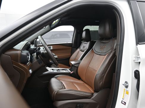 Used 2021 Ford Explorer King Ranch w/ Premium Technology Package image 19