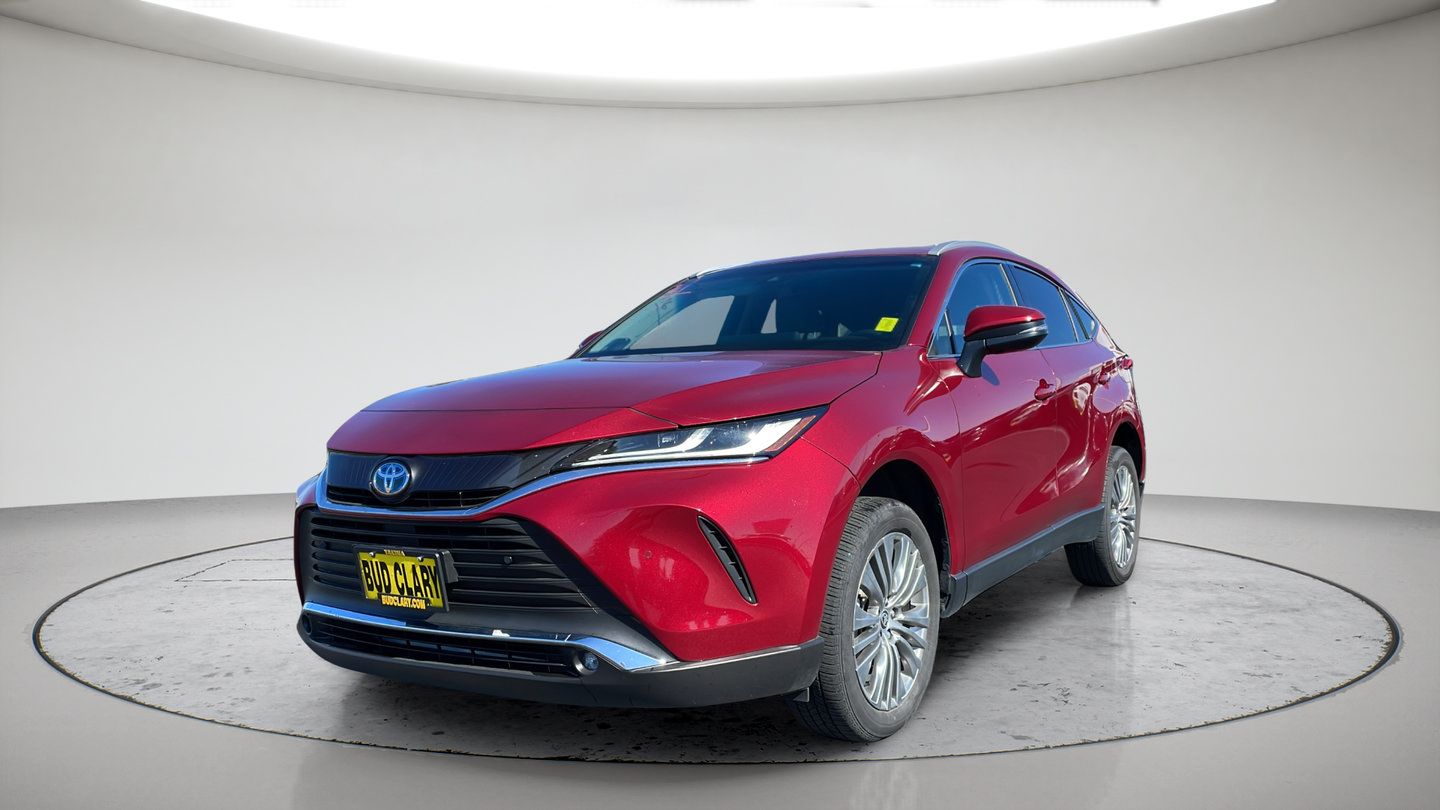 Certified 2024 Toyota Venza XLE AWD/4WD image 1