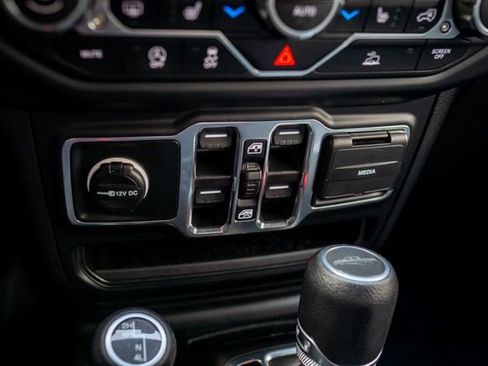 Used 2021 Jeep Gladiator Willys image 35