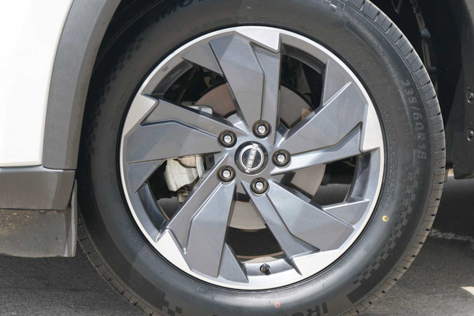 Used 2025 Nissan Rogue SV FWD image 2