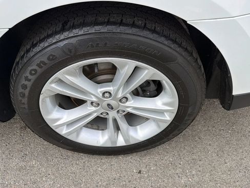Used 2018 Ford Taurus SEL AWD/4WD image 9