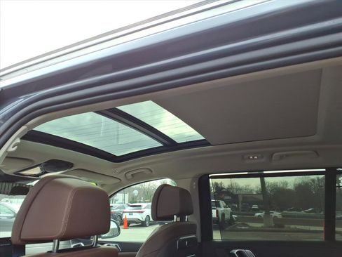 Used 2023 BMW X7 xDrive40i w/ Premium Package image 14