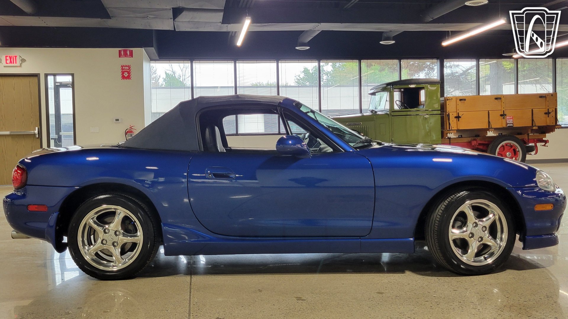 Used 1999 MAZDA MX-5 Miata RWD image 37