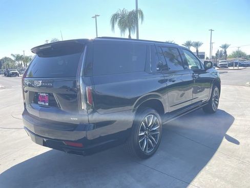 Used 2021 Cadillac Escalade ESV Sport Platinum image 8