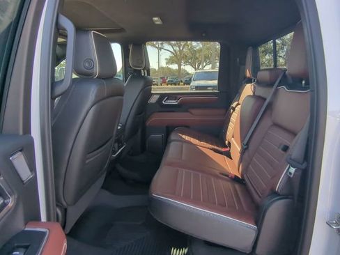 Used 2025 GMC Sierra 2500 Denali Ultimate image 15