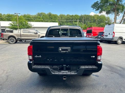 Used 2020 Toyota Tacoma SR AWD/4WD image 5