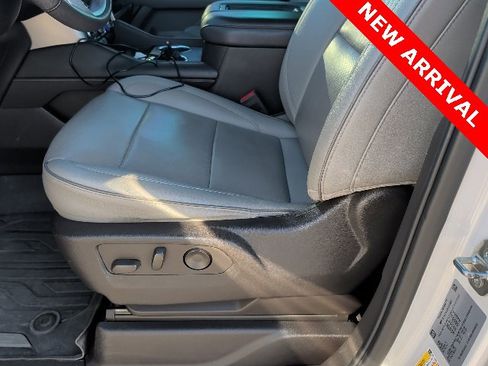 Used 2022 GMC Yukon XL SLT w/ SLT Luxury Package image 19