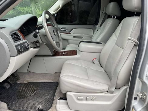 Used 2011 Chevrolet Tahoe LTZ AWD/4WD image 21