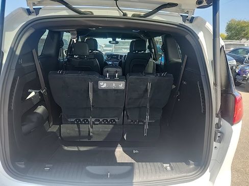 Used 2019 Chrysler Pacifica Touring-L w/ S Appearance Package FWD image 17