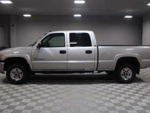 Used 2005 GMC Sierra 2500 SLT w/ Heavy-Duty Power Package image 4