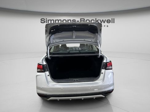 Used 2025 Nissan Versa SV image 8