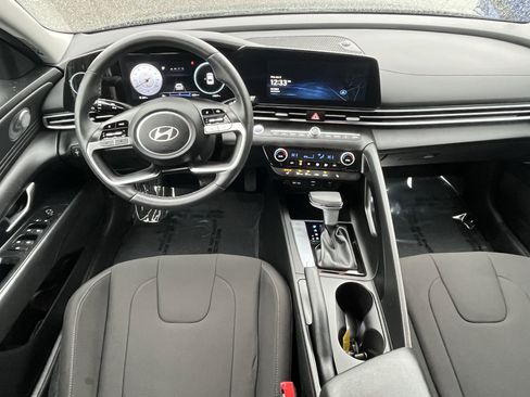 Used 2025 Hyundai Elantra SEL FWD image 11