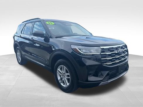 Used 2025 Ford Explorer Active AWD/4WD image 8