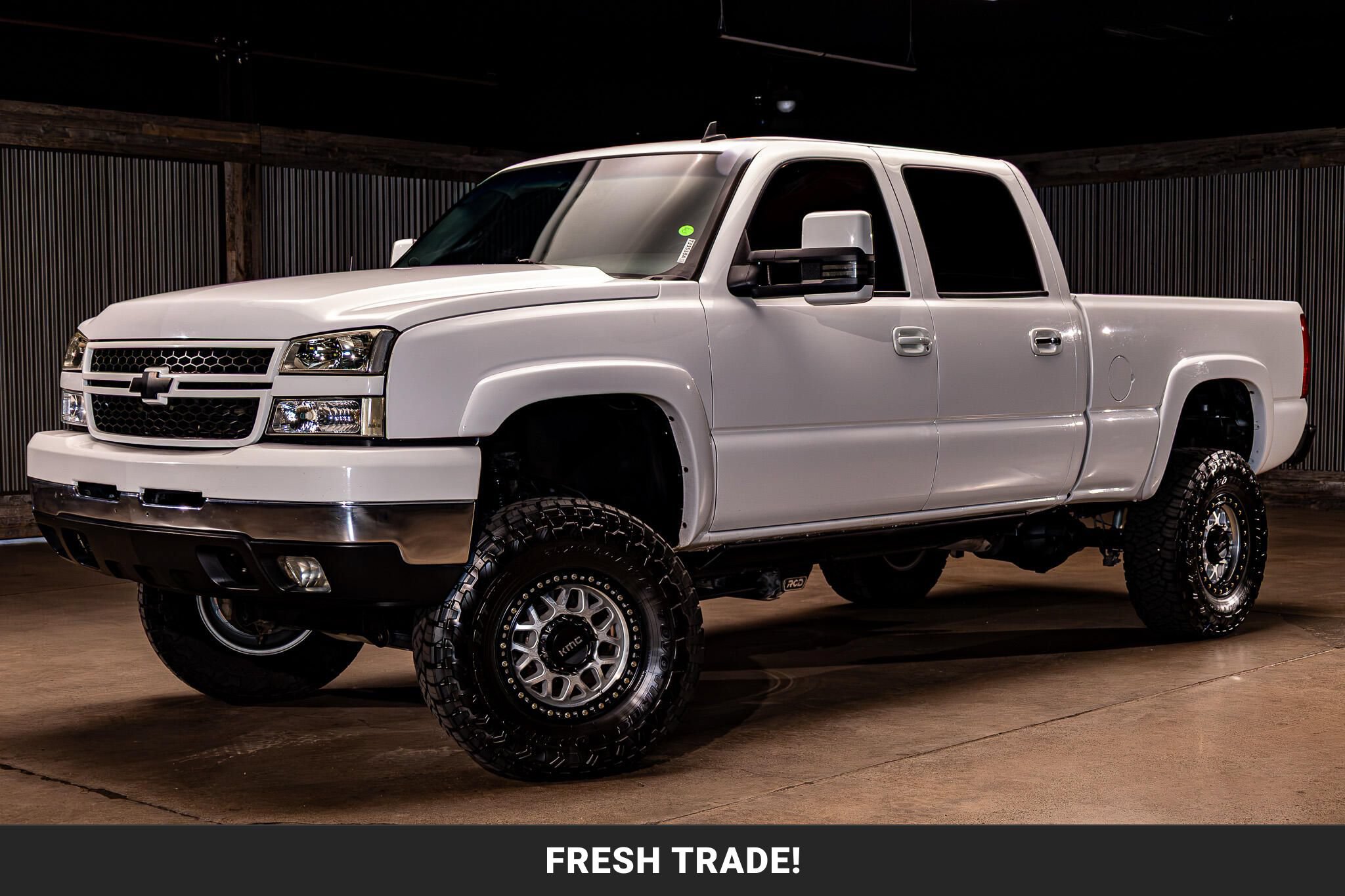 Used 2006 Chevrolet Silverado 2500 LT w/ Heavy-Duty Power Package AWD/4WD image 4
