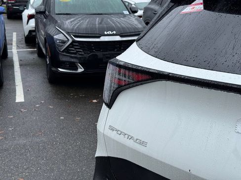 Certified 2026 Kia Sportage EX AWD/4WD image 10