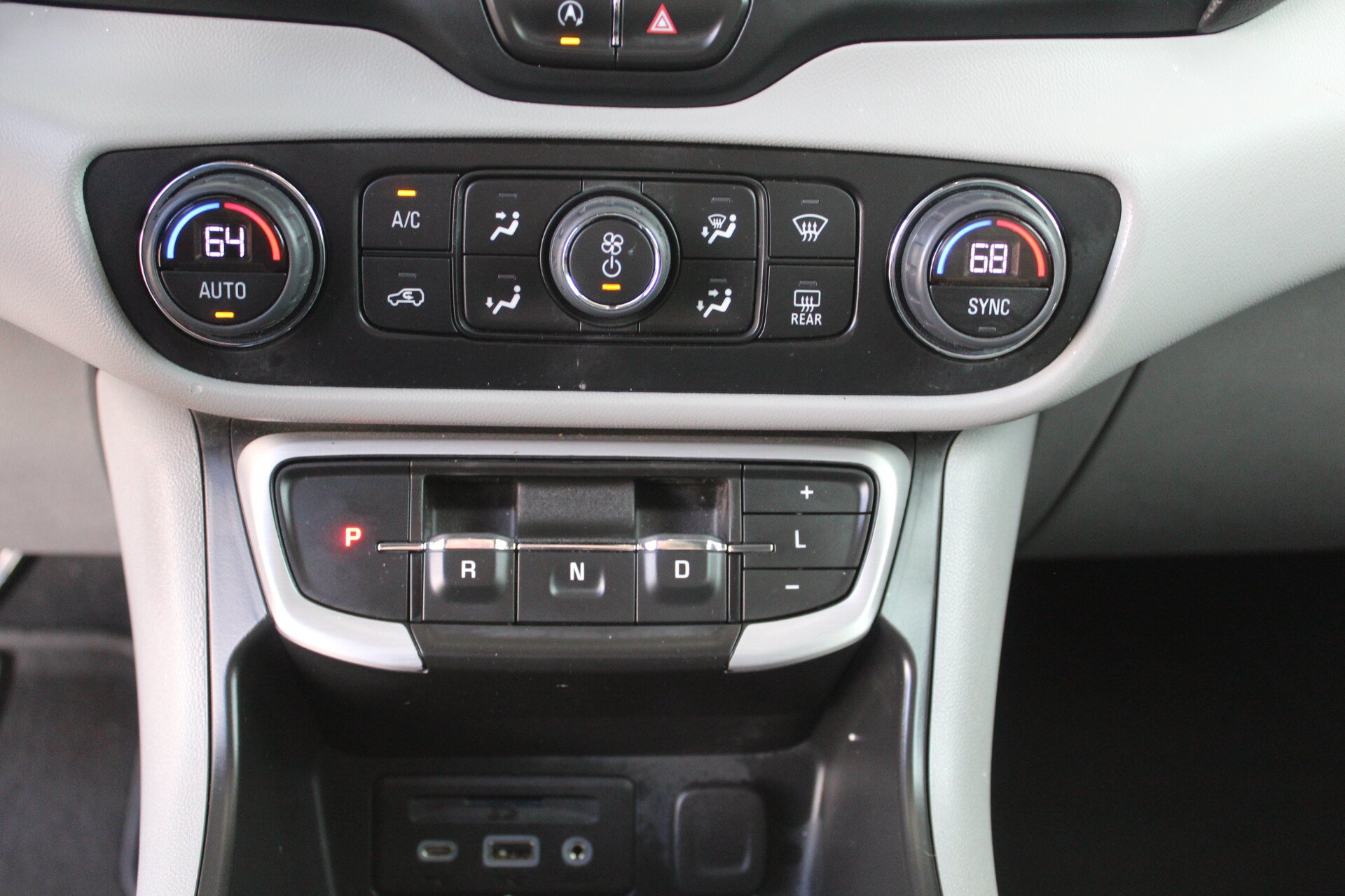 Used 2022 GMC Terrain SLT w/ Tech Package FWD image 45