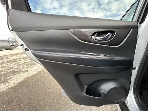 Used 2020 Nissan Rogue SV image 35