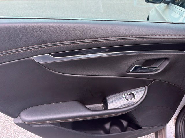 Used 2016 Chevrolet Impala LT FWD image 11