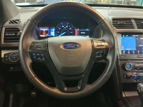 Used 2018 Ford Explorer XLT w/ Equipment Group 201A AWD/4WD image 2