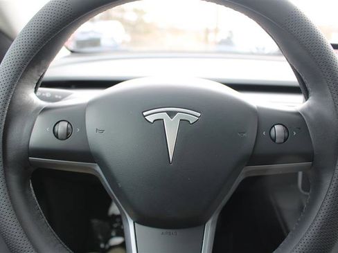 Used 2023 Tesla Model 3 Standard Range image 15