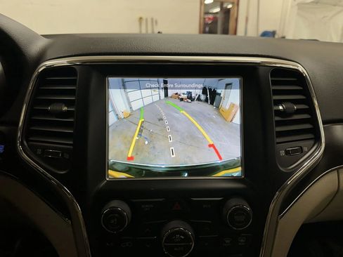 Used 2017 Jeep Grand Cherokee Limited image 19