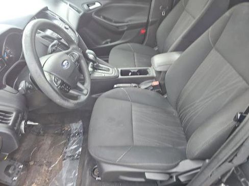 Used 2018 Ford Focus SE image 2