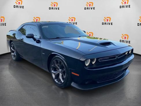 Used 2019 Dodge Challenger R/T RWD image 7