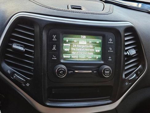 Used 2015 Jeep Cherokee Sport image 13