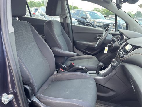 Used 2018 Chevrolet Trax LS FWD image 15