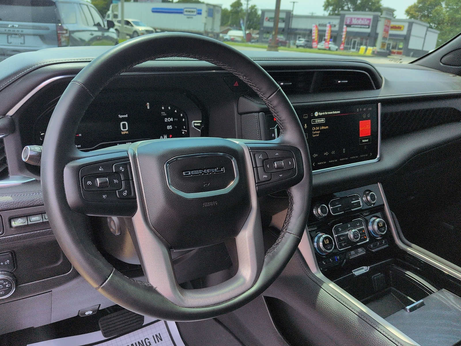 Used 2023 GMC Yukon XL Denali AWD/4WD image 12