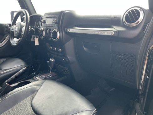 Used 2015 Jeep Wrangler Sport image 8