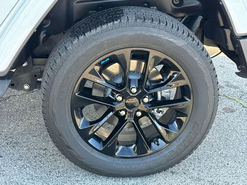 Used 2023 Jeep Wrangler Unlimited Sahara image 38