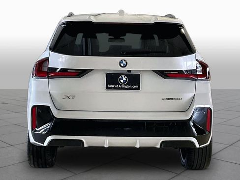 Used 2025 BMW X1 xDrive28i w/ M Sport Package AWD/4WD image 4