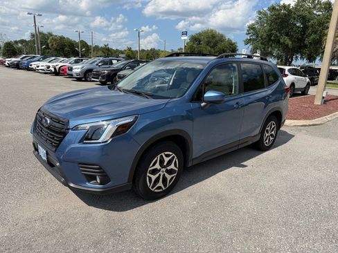 Used 2022 Subaru Forester Premium AWD/4WD image 11