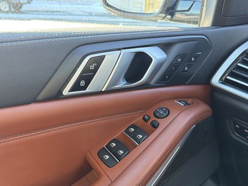 Used 2021 BMW X5 xDrive40i w/ M Sport Package image 26