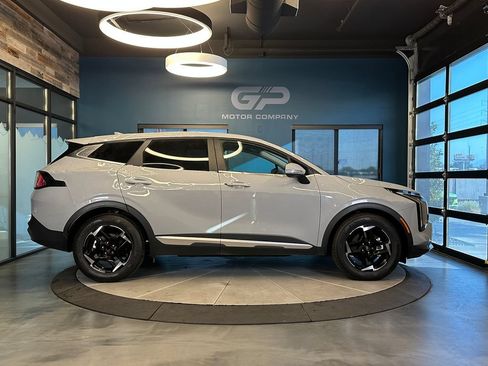 Used 2026 Kia Sportage EX FWD image 2