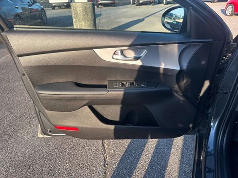 Used 2023 Kia Forte LXS image 10