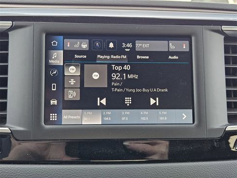 Used 2023 Chrysler Voyager LX image 12