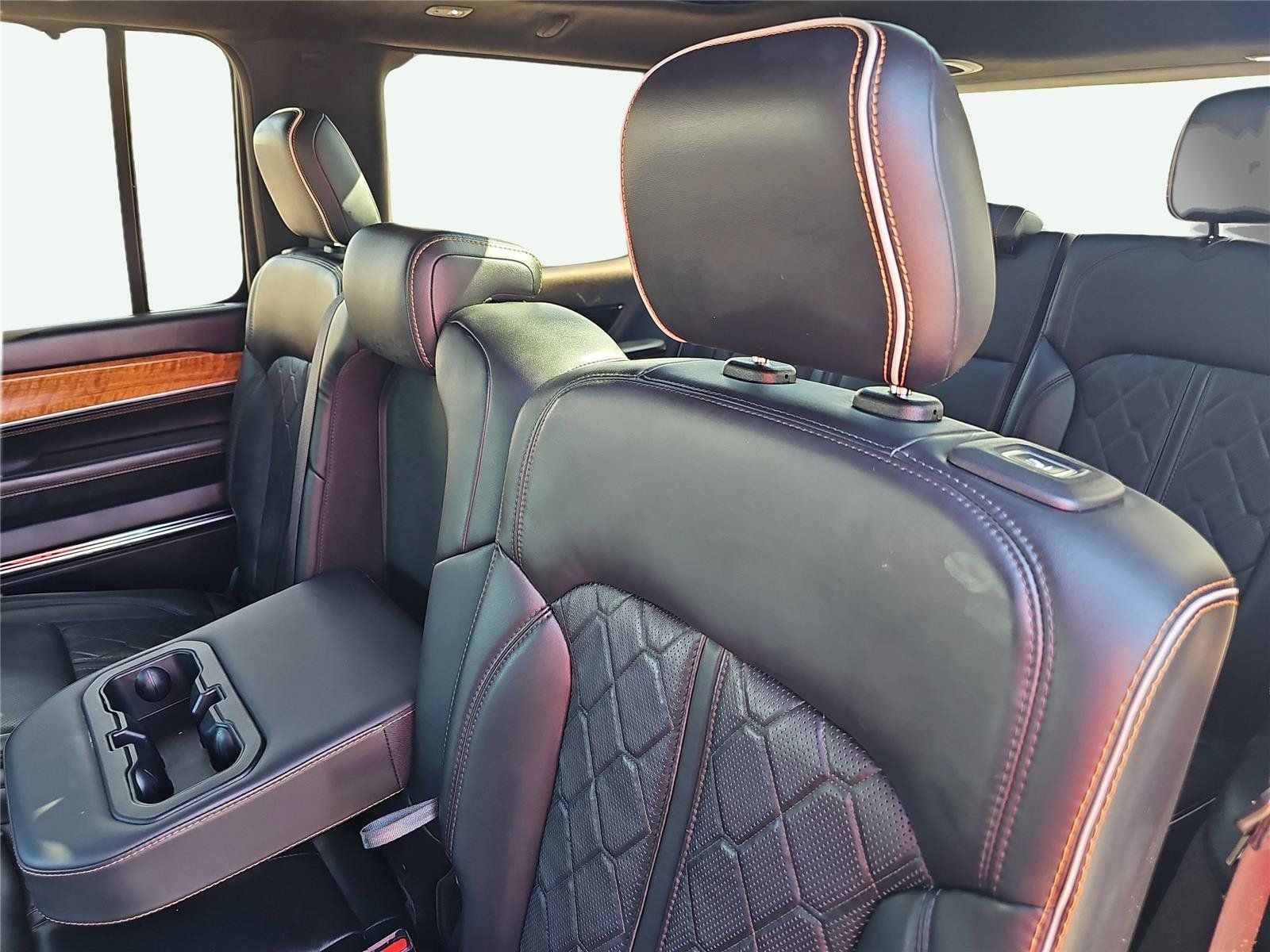 Used 2022 Jeep Grand Wagoneer Series III w/ Rear Seat Video Group 1 AWD/4WD image 32