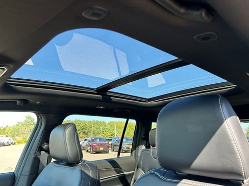 New 2025 Jeep Grand Cherokee L Limited w/ Black Appearance Package image 18