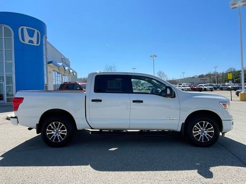 Used 2024 Nissan Titan SV w/ SV Convenience Package AWD/4WD image 2