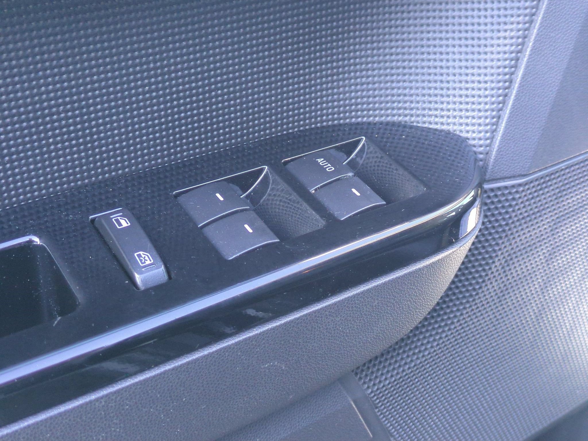 Used 2011 Ford Escape Limited w/ 302A Rapid Spec Order Code FWD image 12