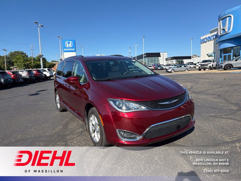 Used 2019 Chrysler Pacifica Touring-L w/ Tire & Wheel Group FWD image 1