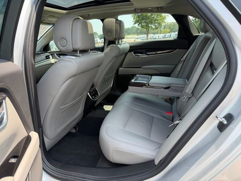 Used 2014 Cadillac XTS Premium FWD image 10