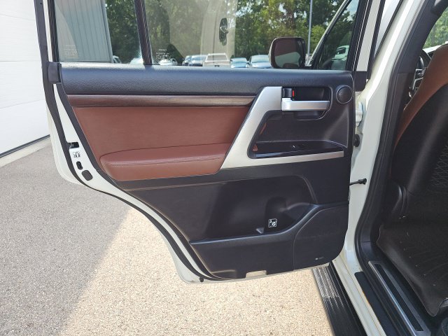 Used 2017 Toyota Land Cruiser AWD/4WD image 29